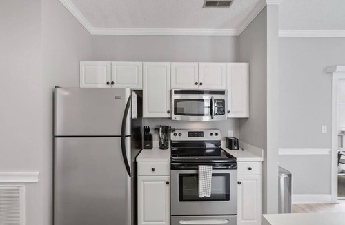 Central Myrtle Beach Apartment | Golfers' Getaway w/pool, patio, grills, kitchen