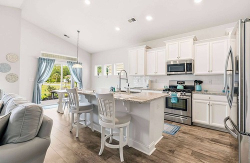 Red Hill House | Golfers Paradise Near Legends Golf and Resort