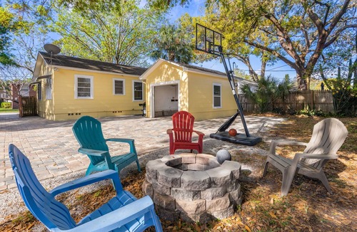 St. Petersburg - Clearwater House | Golfing, Beaches, and Downtown St. Pete., all within 10 minutes away.