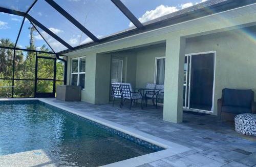 North Port House | Gone Coastal! Large Heated pool home 30 min from beaches!