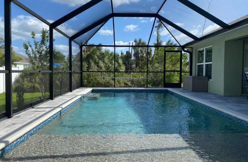 North Port House | Gone Coastal! Large Heated pool home 30 min from beaches!