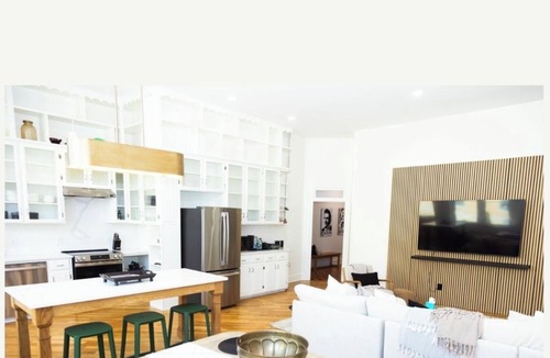 Springfield Apartment | GOOD HABIT Spacious 4-bedroom loft apartment on the square in Springfield, TN