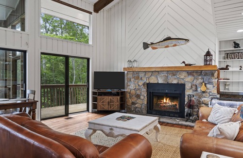 Cullowhee House | Good Vibes Only! - With firepit and view of Lake Glenville
