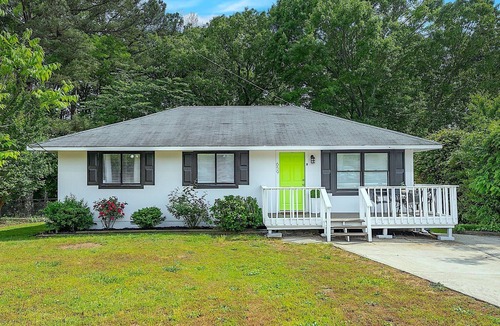 Marietta House | GoodKarma Rentals -Mary's Hideaway!Marietta Square Entire House ,Clean,Close ml