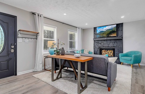 Austell House | GoodKarma Rentals - Newly Renovated! Spacious - Comfy Home with Large fenced yar