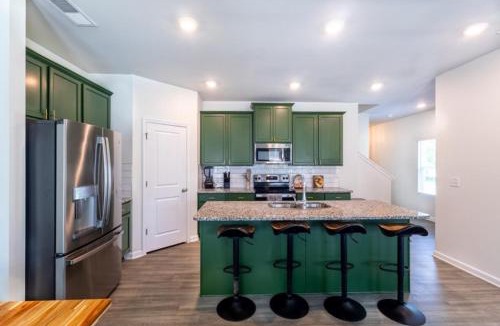Red Oak House | GoodLiving Atlanta - Family Getaway - Pets Welcome