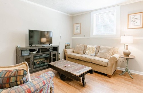 Parker House | Gordon St, 2A