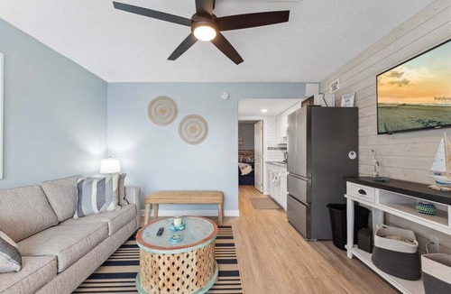 North Wildwood Condo | Gorgeous 1 Bedroom Condo w/Heated Pools & Parking