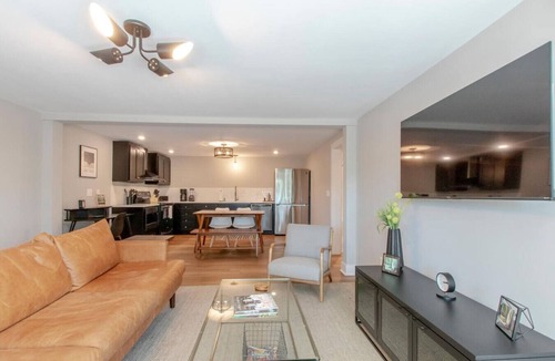 Franklin Villa | Gorgeous 2 Bedroom-Historic Franklin Quadplex