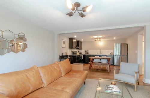 Franklin Villa | Gorgeous 2 Bedroom-Historic Franklin Quadplex