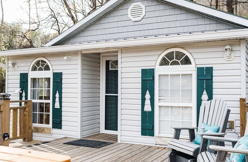 Lake Lure Cottage | Gorgeous 2 BR Cottage, Walk to Lake Lure Beach!
