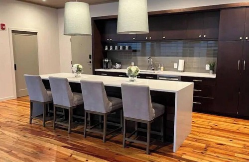 West End Condo | GORGEOUS 2 BR on MAIN #4