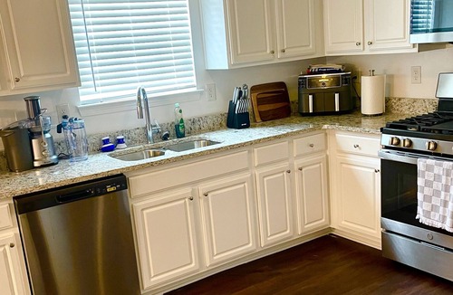 Riverdale House | Gorgeous 3BR/2.5BA Home 10mi from Atlanta Airport!