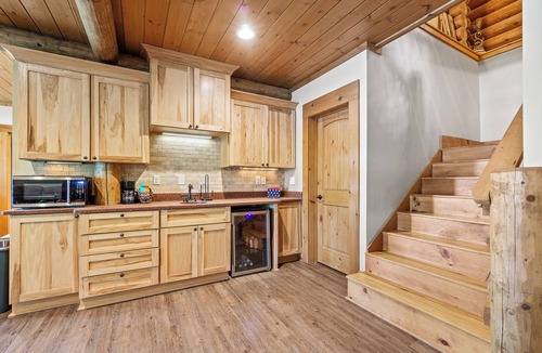 Pikeville Cabin | Gorgeous 4-bedroom cabin on the lake in fabulous Fall Creek Falls!