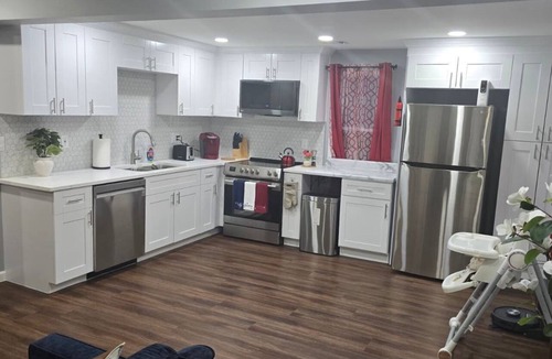 Atlanta House | Gorgeous 4-bedroom house with AC in vibrant Atlanta Escape to a stylish.