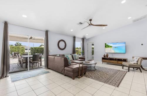 Fort Myers House | Gorgeous 4 Bedroom Waterfront Home with Private Pool and Large Kitchen