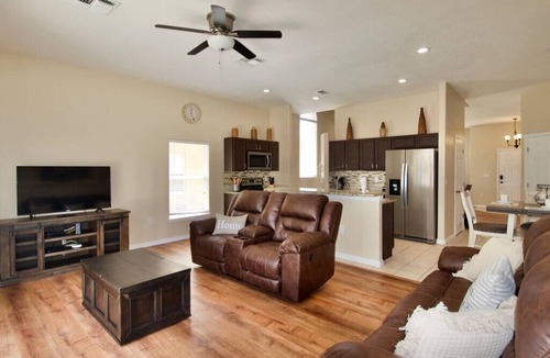 Marbella House | Gorgeous 5 Bdr~ Private Pool at Davenport