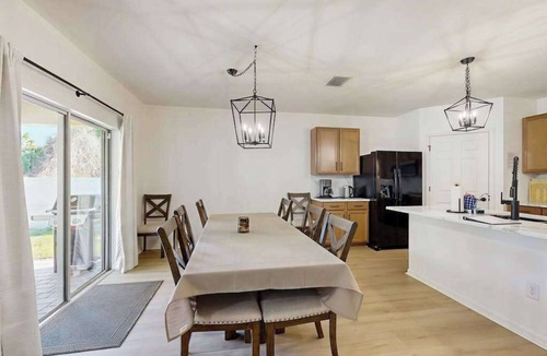 North Port House | Gorgeous coastal home with plenty of privacy, full kitchen & backyard