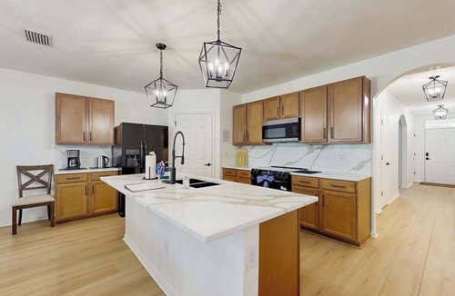 North Port House | Gorgeous coastal home with plenty of privacy, full kitchen & backyard