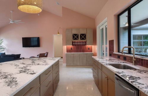 High Springs House | Gorgeous family friendly Floridan home near Florida's natural springs! ARCADE!