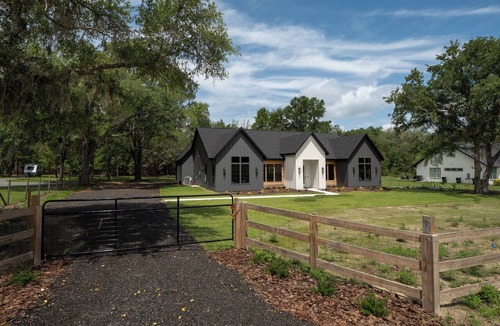 High Springs House | Gorgeous family friendly Floridan home near Florida's natural springs! ARCADE!