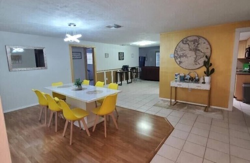 Wood Trail Village House | ★Gorgeous Golden Paradise Gem ★PRIVATE HEATED POOL*★GAME ROOM★FAST WIFI