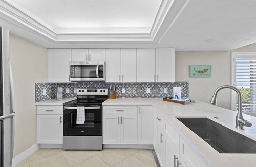 Sanibel House | Gorgeous Gulf Front Townhome! FALL SALE!