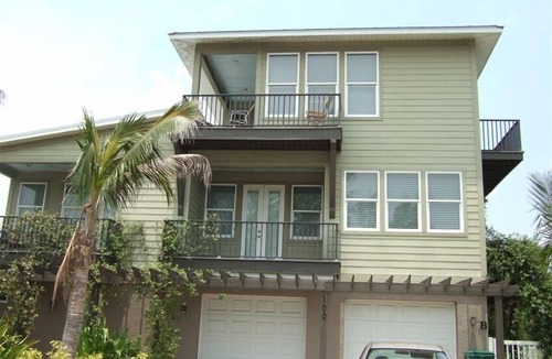 Holmes Beach House | Gorgeous Home Just Steps to Beach, Miles of White Sandy Beach ST lic DWE5105216