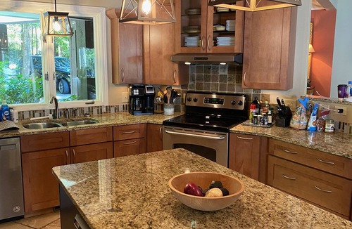 Greensboro House | Gorgeous Lake Front Home Reynolds Close to The Ritz