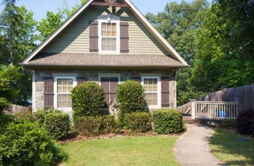 Lyman House | Gorgeous Lake House with Stunning Sunset Views