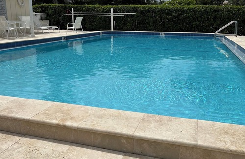 South Beach Condo | Gorgeous luxury cottage/condo with cozy vibes close to beach