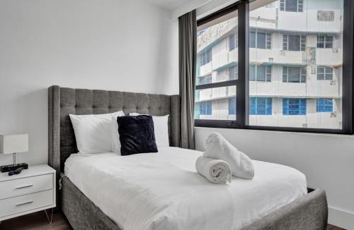 Mid Beach Apartment | Gorgeous Miami Beach Condo Beach Service 1614