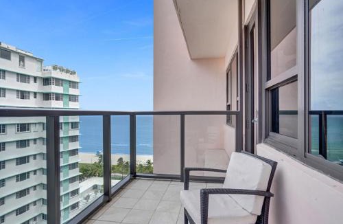 Mid Beach Apartment | Gorgeous Miami Beach Condo Beach Service 1614