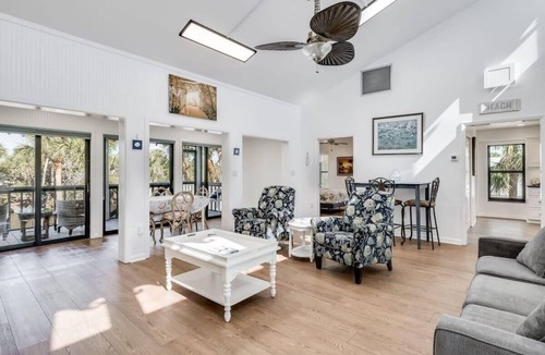 West Rocks House | Gorgeous Near Beach Pool Home in West Rocks