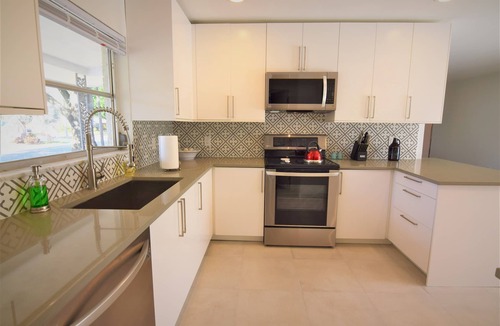 Southgate House | Gorgeous renovation with pool, minutes from beach