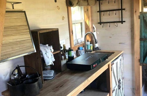 Grandview Cabin | Gorgeous Tennessee Tiny House Perfect for a Glamping Getaway in Grandview