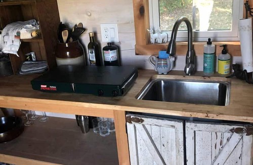 Grandview Cabin | Gorgeous Tennessee Tiny House Perfect for a Glamping Getaway in Grandview