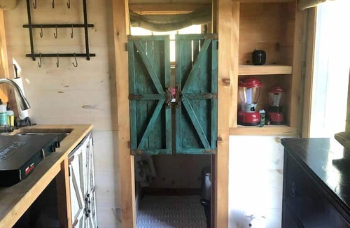 Grandview Cabin | Gorgeous Tennessee Tiny House Perfect for a Glamping Getaway in Grandview