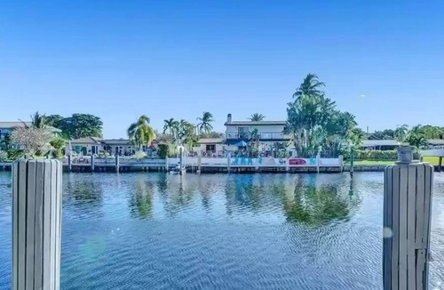 Lighthouse Point House | Gorgeous waterfront House, Chic and modern design, private pool and deck