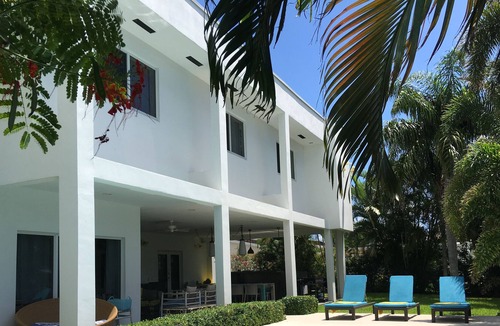 Lighthouse Point House | Gorgeous waterfront House, Chic and modern design, private pool and deck