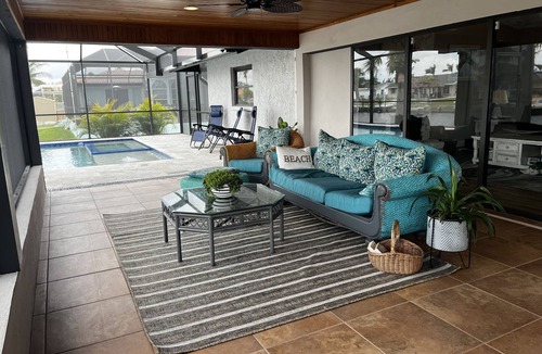 Edgewater House | Gorgeous waterfront home!