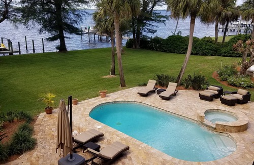 McGregor House | GORGEOUS WATERFRONT ESTATE