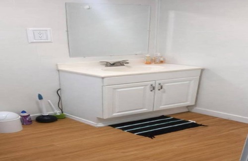 Diplomat Apartment | GpL 424 San Bernardino Private Room B