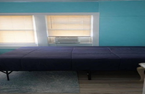 Diplomat Apartment | GpL 424 San Bernardino Private Room B