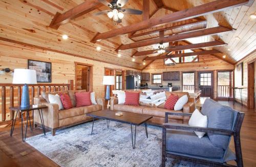 Sevierville House | Grace HideawayHUGESleeps20 Pool Hot Tub Games