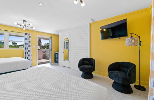 Port St. Joe Hotel | Gracie Fontaine | Sunny Yellow Boutique Suite