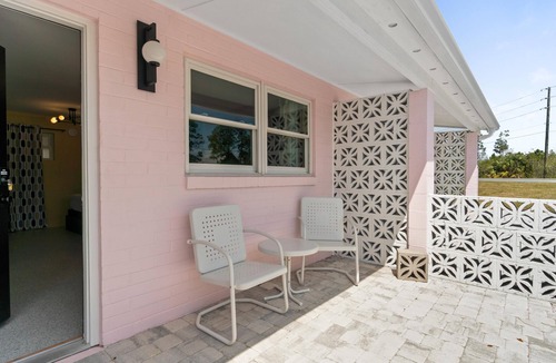 Port St. Joe Hotel | Gracie Fontaine | Sunny Yellow Boutique Suite
