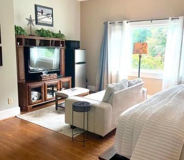 Lake Lure Bed & Breakfast | Grafton Lodge