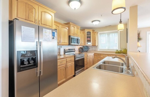Banner Elk Condo | Grand Oaks RC1- Mountain Condo, Gated Resort, Indoor/Outdoor Pools & Hot Tub