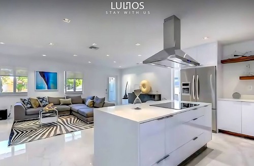 Palmetto Estates House | Grand Retreat: Jacuzzi, Pool, Games, BB Court, Jacuzzi,